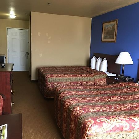 Econo Lodge Inn & Suites Greenbrier Exterior photo