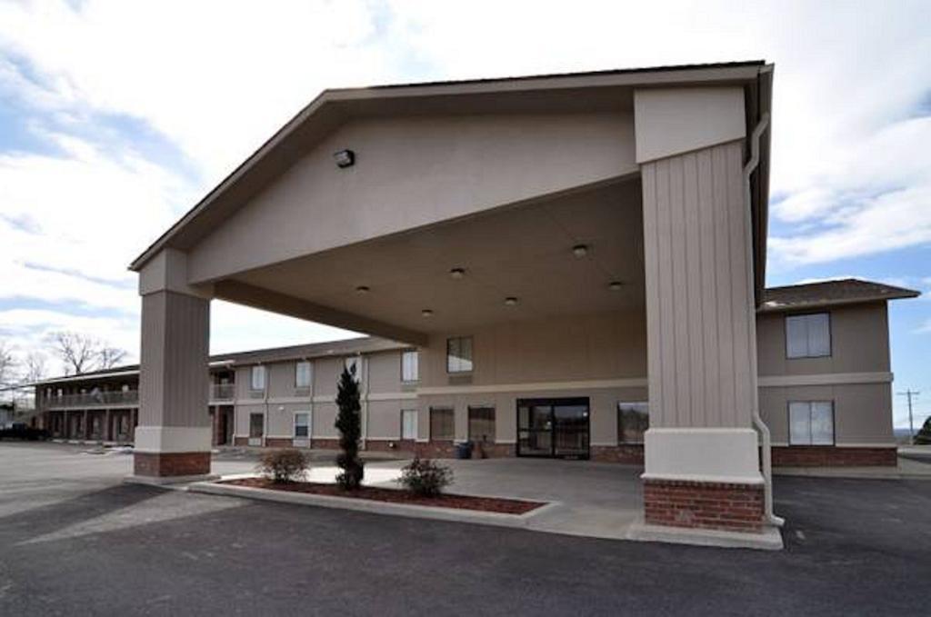 Econo Lodge Inn & Suites Greenbrier Exterior photo