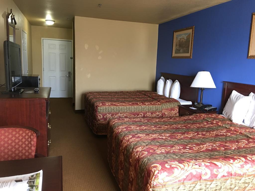 Econo Lodge Inn & Suites Greenbrier Exterior photo