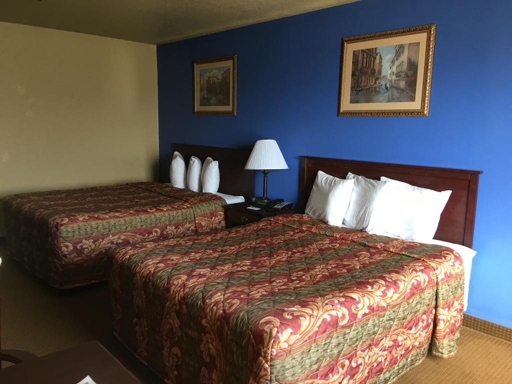 Econo Lodge Inn & Suites Greenbrier Exterior photo