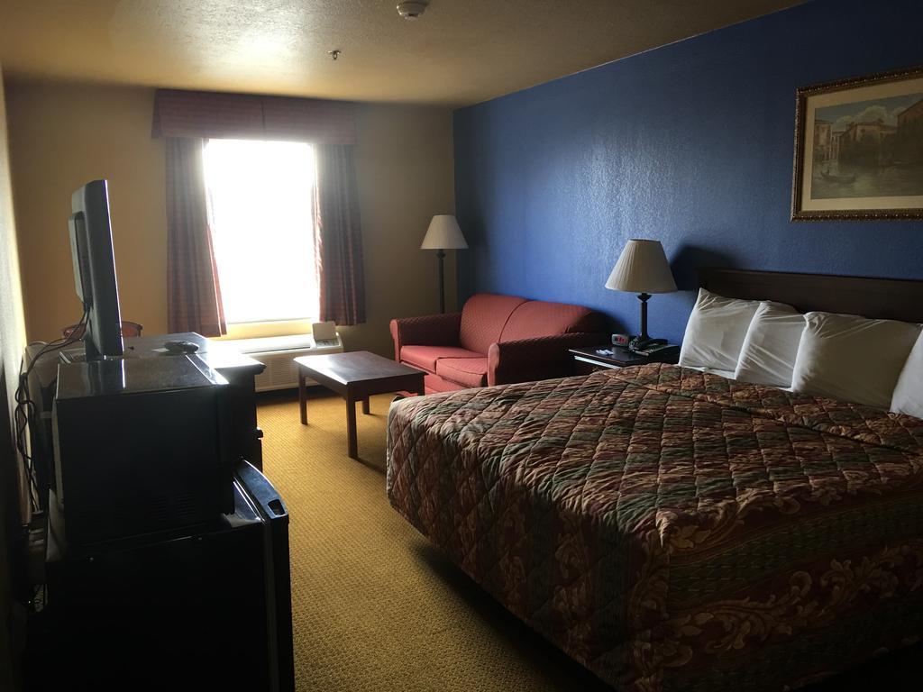 Econo Lodge Inn & Suites Greenbrier Exterior photo