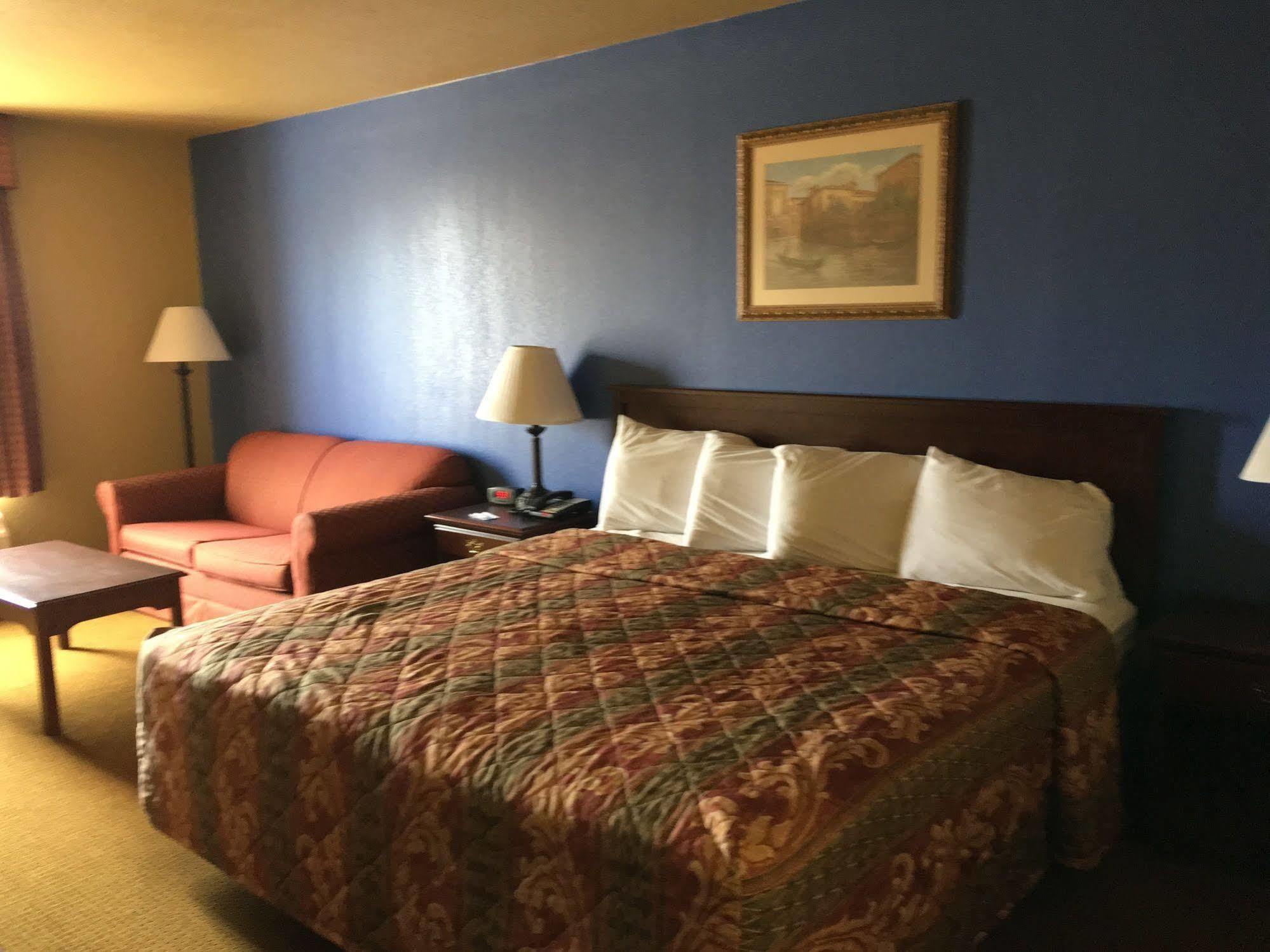 Econo Lodge Inn & Suites Greenbrier Exterior photo