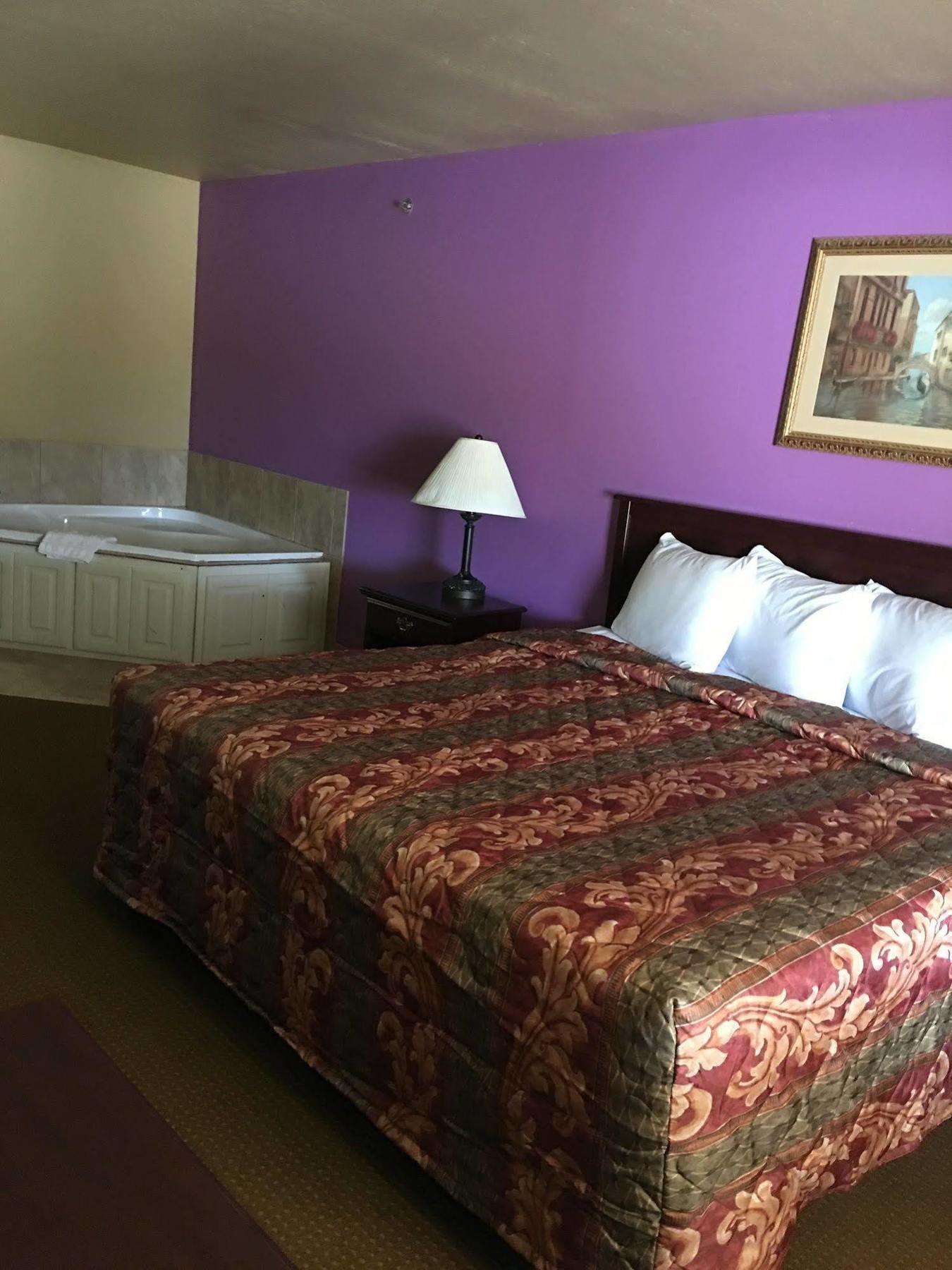 Econo Lodge Inn & Suites Greenbrier Exterior photo