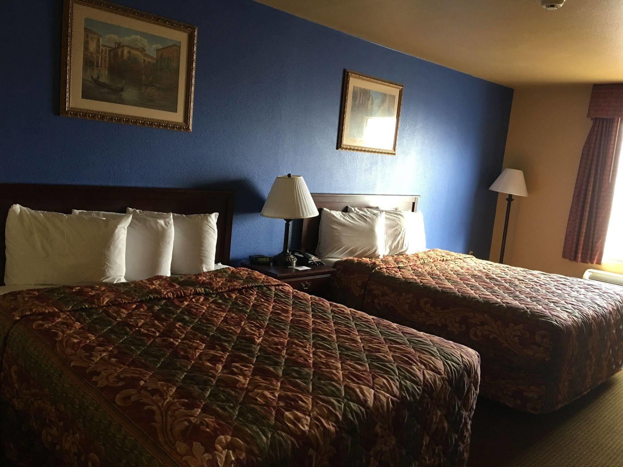 Econo Lodge Inn & Suites Greenbrier Exterior photo
