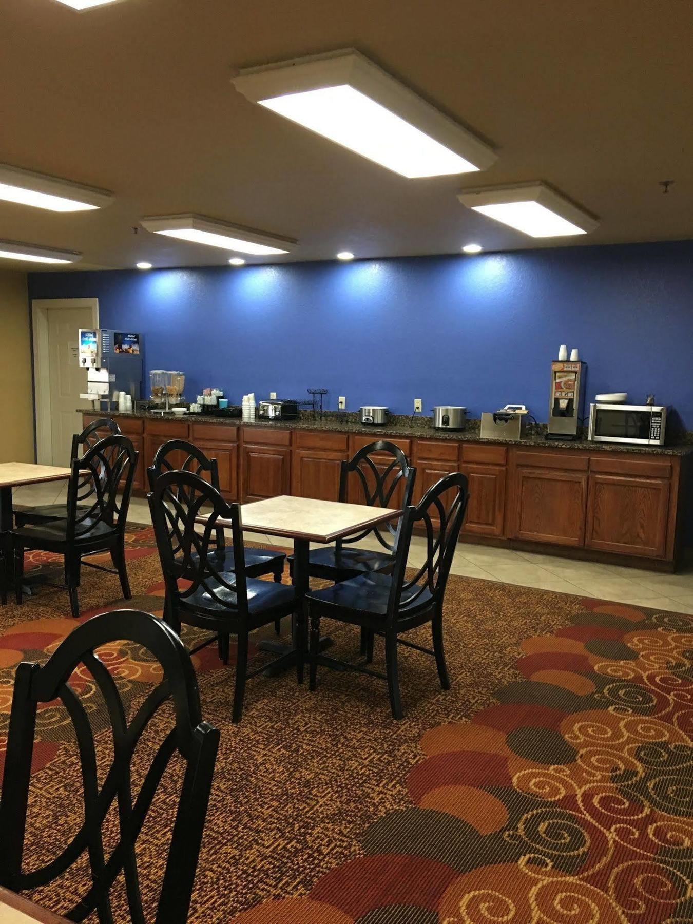 Econo Lodge Inn & Suites Greenbrier Exterior photo