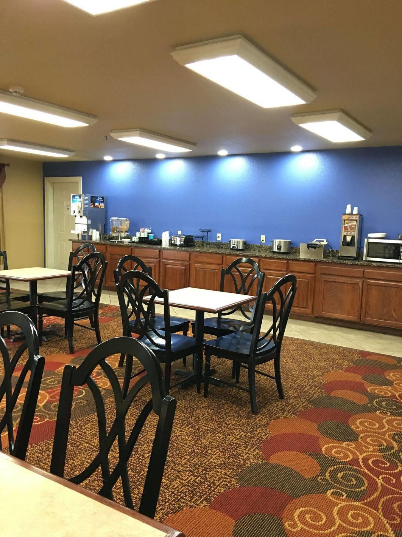 Econo Lodge Inn & Suites Greenbrier Exterior photo